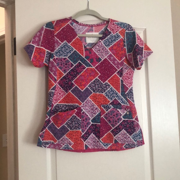 Vera Bradley Scrub Top - Picture 1 of 3